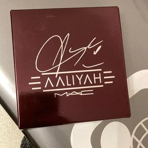 Mac x Aaliyah eyeshadow palette